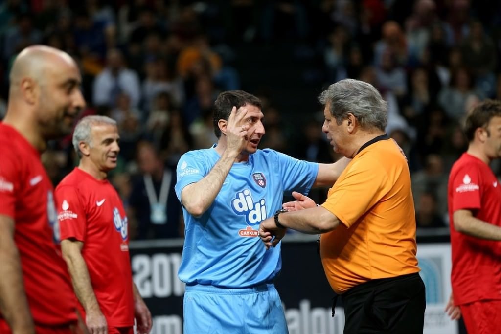 Futbolun yıldızları Darülaceze için oynadı