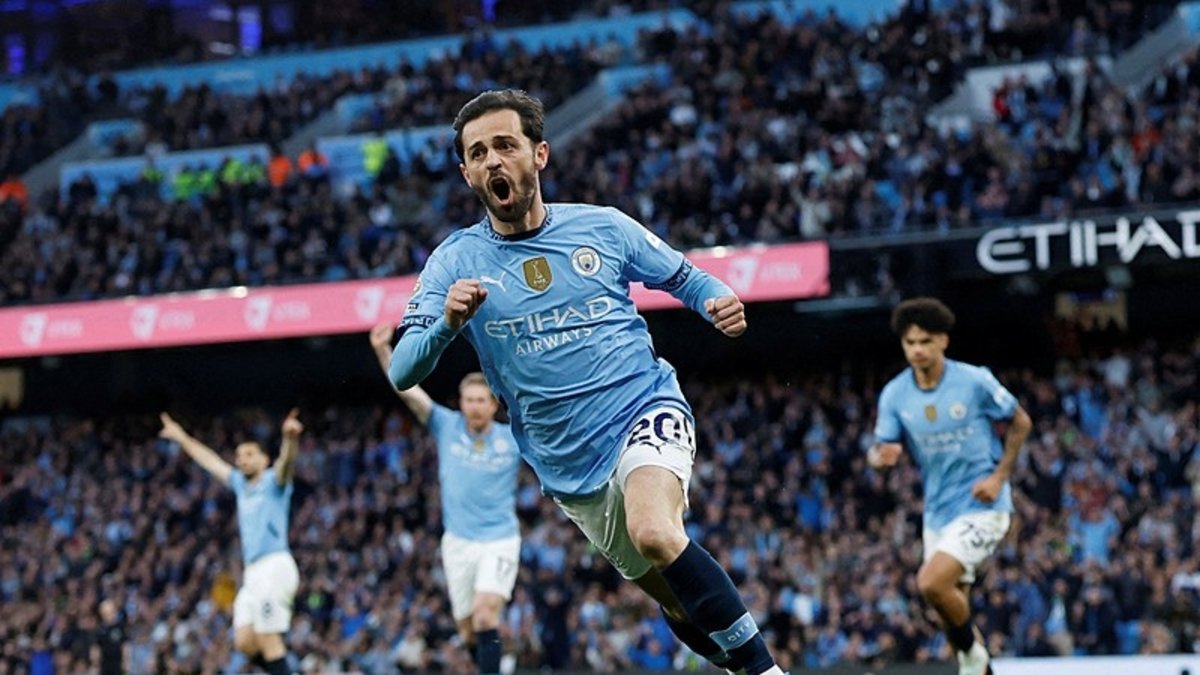 Galatasaray'da Bernardo Silva gelişmesi! Kontrat için masaya oturuldu Galatasaray'da Bernardo Silva gelişmesi! Kontrat için masaya oturuldu