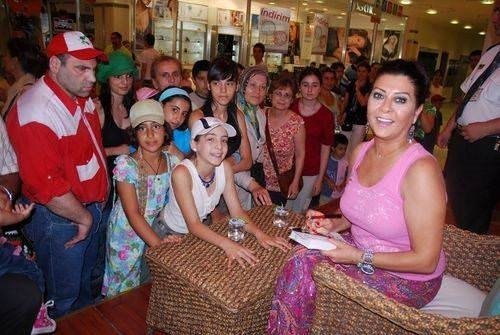 Ünlüler derbide kimi destekliyor?