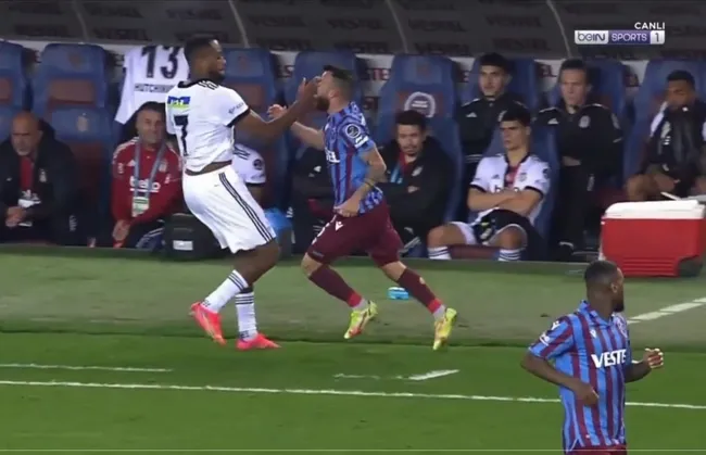 BEŞİKTAŞ HABERLERİ - Kartal Trabzonspor maçında 10 kişi kaldı! İşte Cyle Larin ve Siopis arasında yaşananlar... - 5