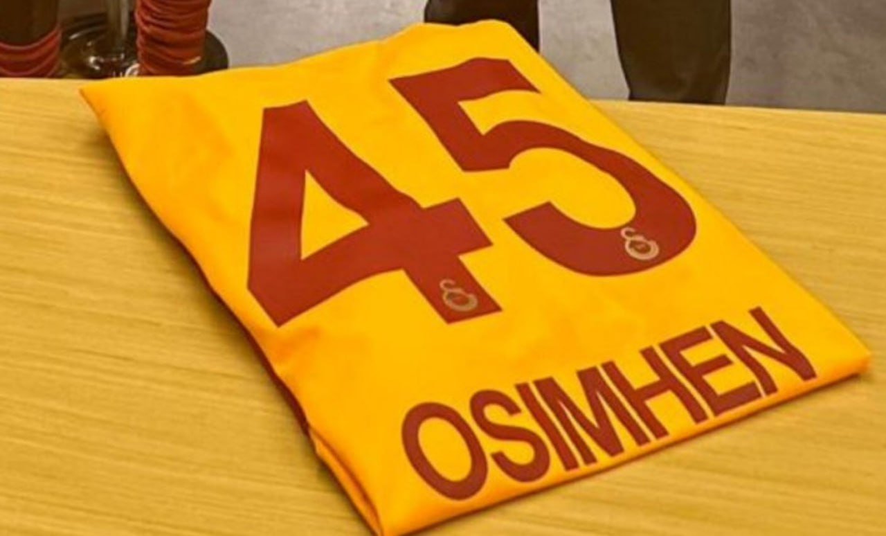 victor-osimhen-resmen-galatasarayda-iste-formali-ilk-fotograf-1725459419135.jpg