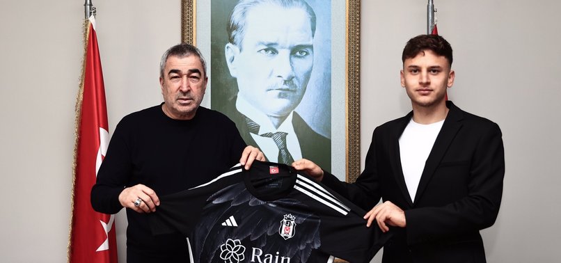  Beşiktaş Fahri Kerem Ay ile profesyonel sözleşme imzaladı!