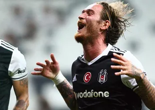 Beşiktaş, Olympiakos'u devirdi