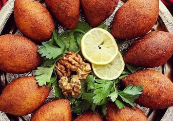 Kızartma İçli Köfte yapılışı, malzemeleri ve püf noktaları nelerdir?