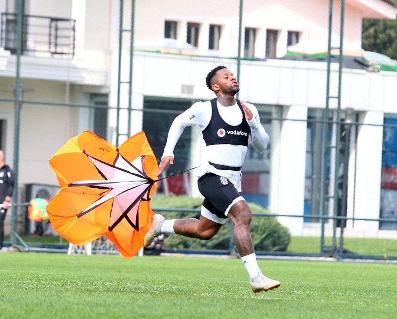 Beşiktaş’ta 3 isimle yollar ayrılıyor!