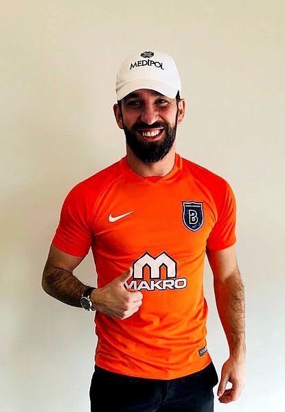 Arda Turan resmen Başakşehir’de