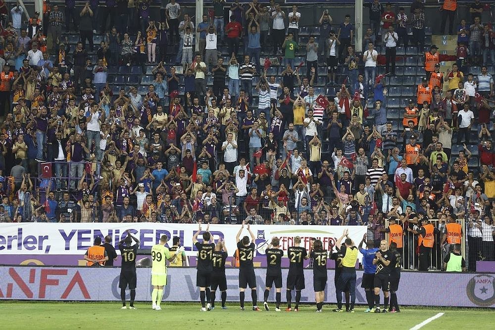 Osmanlıspor maçında anlamalı pankart