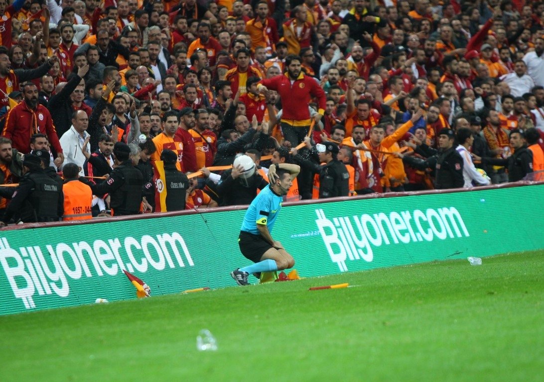 Yabancı cisim atan ikinci kişinin kimliği şaşırttı