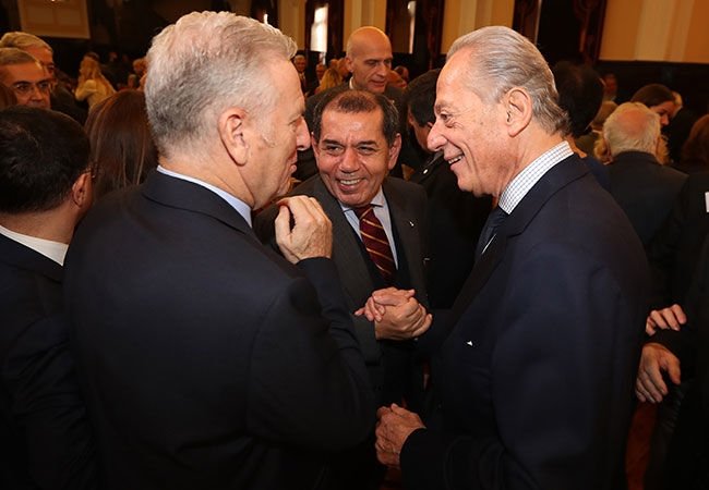 Dursun Özbek, Tudor sorunu pas geçti!