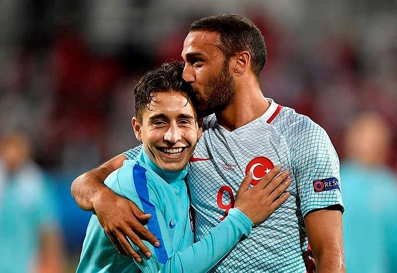 Kendine gel Emre! Yaptığın saygısızlık!