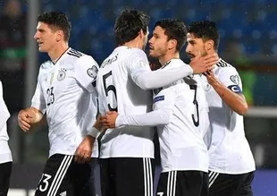 Almanya yağmur gibi gol attı