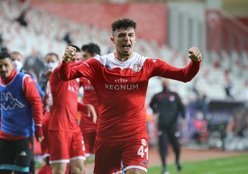 Gökdeniz Bayrakdar TFF 1. Lig ekibine kiralandı