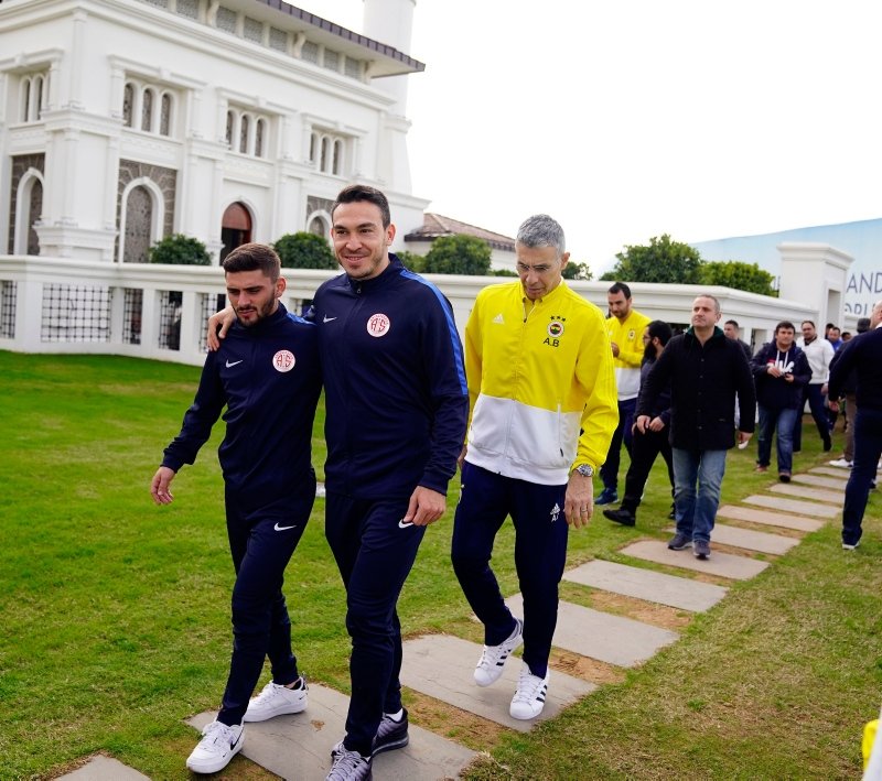 Futbol camiası cuma namazında buluştu