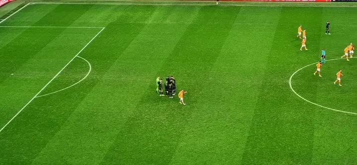 Kerem Demirbay'ın golü ardından Sparta Prag'lı oyunculardan toplantı! - 1