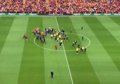 Dev derbi öncesi gerginlik! Galatasaray ile Fenerbahçeli oyuncular arasında kavga çıktı