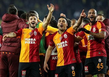 Galatasaray'da derbinin formaları açık artırmada