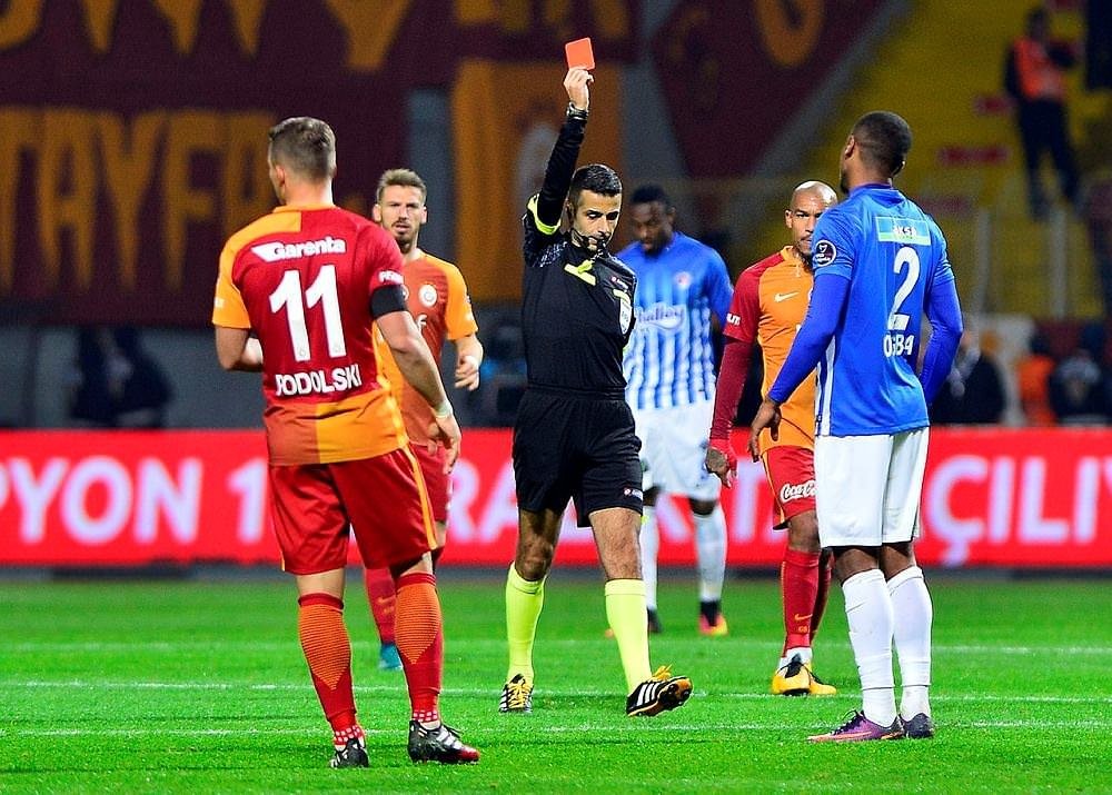 Hakemlerin asıl meslekleri şaşırttı