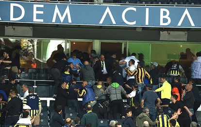 Kadıköy’de şok! Fenerbahçe yönetimi ile taraftarlar arasında kavga çıktı