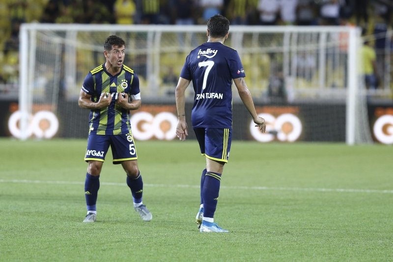 Emre Belözoğlu’ndan Ozan’a fırça!