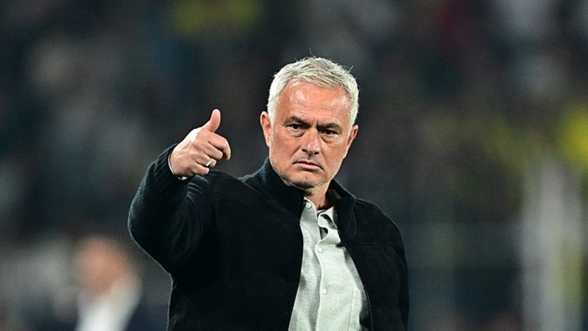 Jose Mourinho'dan flaş üçlü savunma kararı! İşte Fenerbahçe'nin Gaziantep FK maçı muhtemel 11'i Jose Mourinho'dan flaş üçlü savunma kararı! İşte Fenerbahçe'nin Gaziantep FK maçı muhtemel 11'i