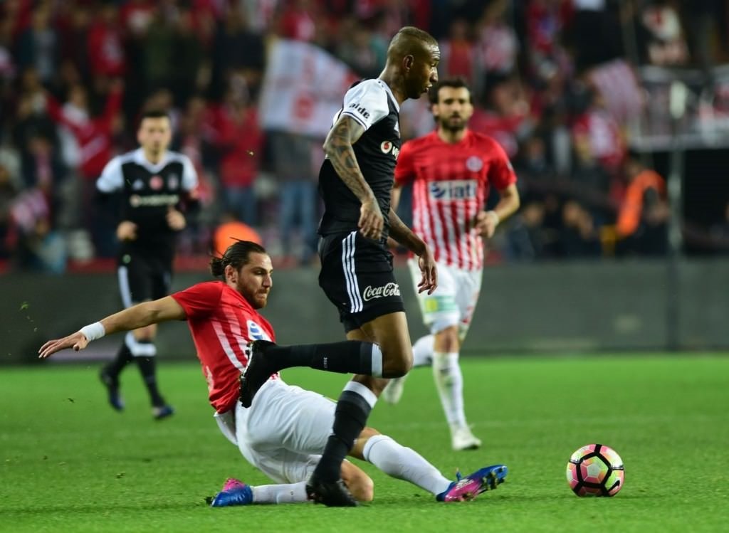 Antalyaspor-Beşiktaş karşılaşmasından kareler