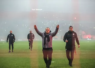 Beşiktaş - Galatasaray derbisinde görülmemiş olay!