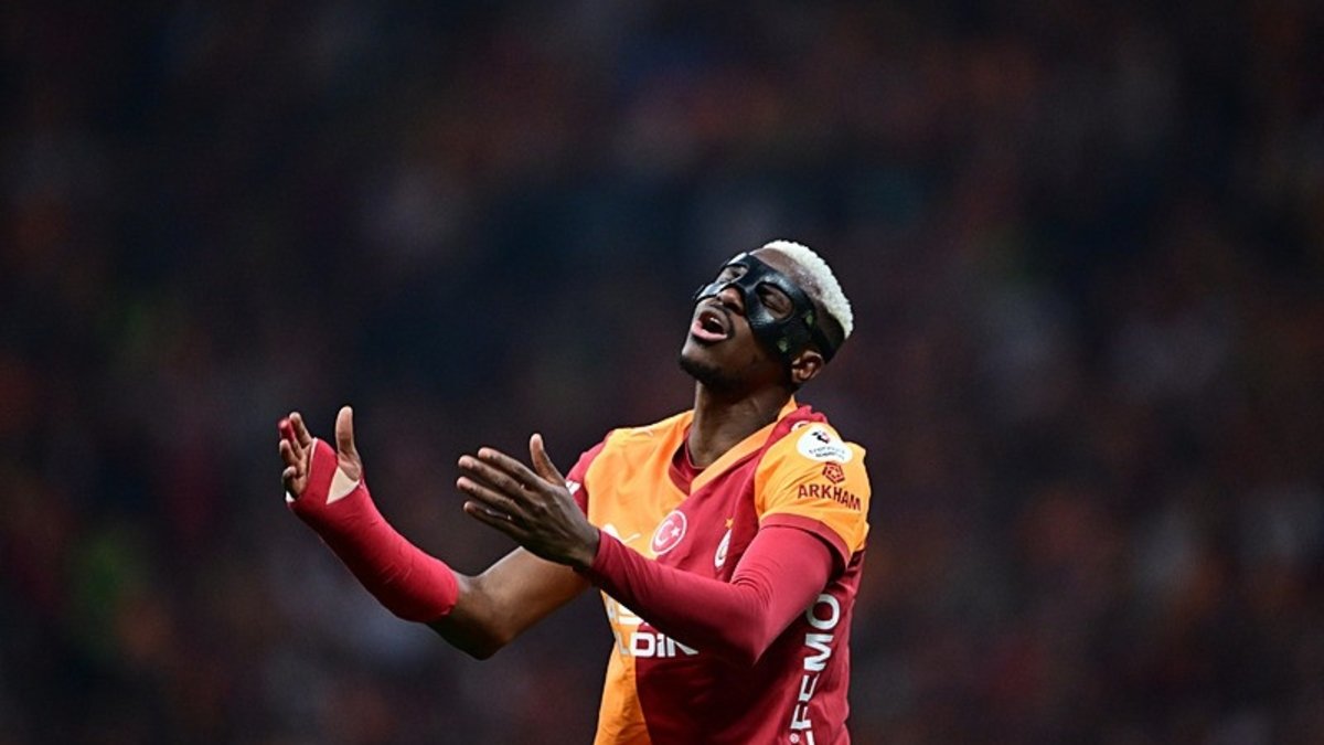 Victor Osimhen'den Hesap.com Antalyaspor maçında flaş tepki! Oyun devam ederken…