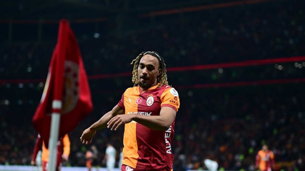 Galatasaray'da Transfer Bilmecesi: Sacha Boey'nin Geleceği Singo'ya Endeksli