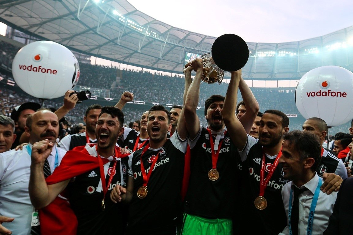Oğuzhan Özyakup el yakıyor!
