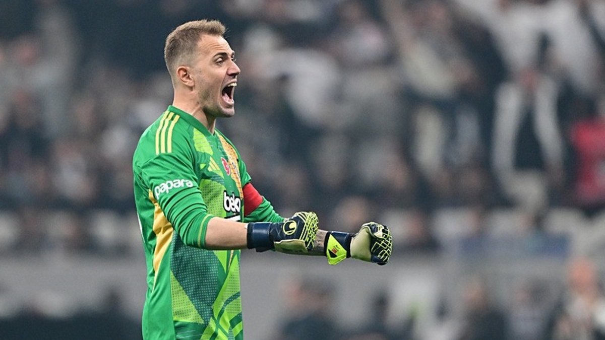 Mert Günok: Şampiyonluğa oynamak zorundayız Mert Günok: Şampiyonluğa oynamak zorundayız