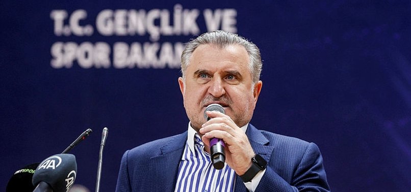 Gençlik ve Spor Bakanı Osman Aşkın Bak Galatasaray maçını stattan izledi