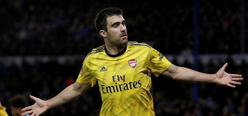 Fenerbahçe'nin gündemindeki Sokratis yeni takımıyla imzaladı!