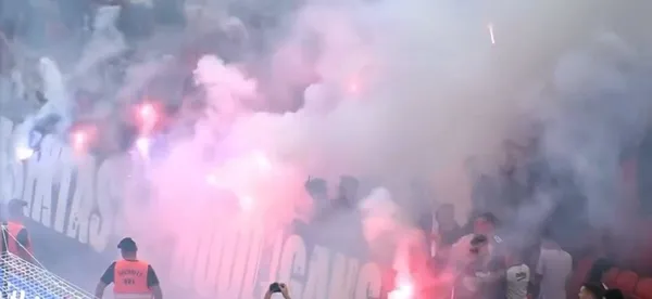 Tirana Beşiktaş maçı gecikmeli başladı! Maç öncesi olay - 1