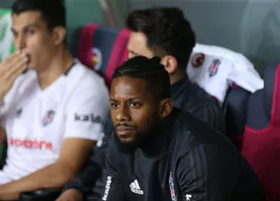 Lens'ten soyunma odasında tebrik