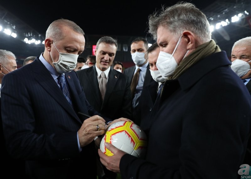 Başkan Recep Tayyip Erdoğan sahalara indi! Durmak yok gollere devam