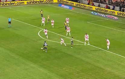 Fenerbahçe üst üste 2 kez direğe takıldı! İşte o pozisyonlar