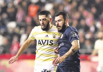 Benzia ve İslam Slimani’ye büyük tepki!
