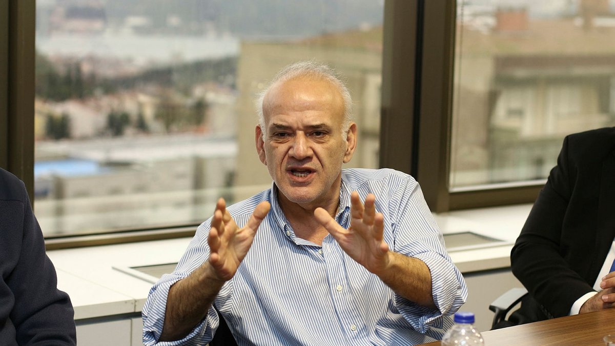 Ahmet Çakar'dan Fenerbahçe maçının hakemi Cihan Aydın'a flaş eleştiri! Ahmet Çakar'dan Fenerbahçe maçının hakemi Cihan Aydın'a flaş eleştiri!