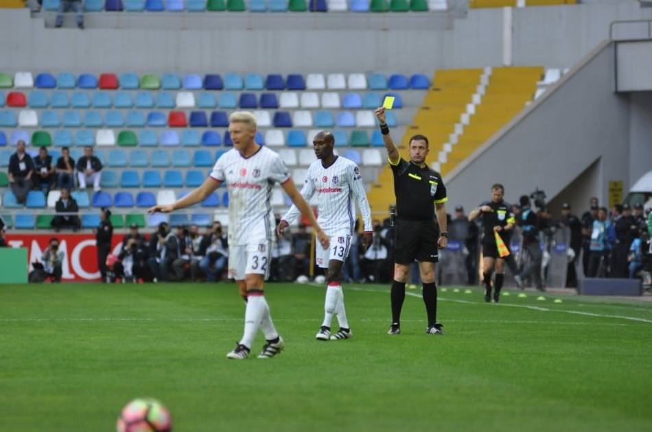 Süper Lig’e hakem hataları damga vurdu