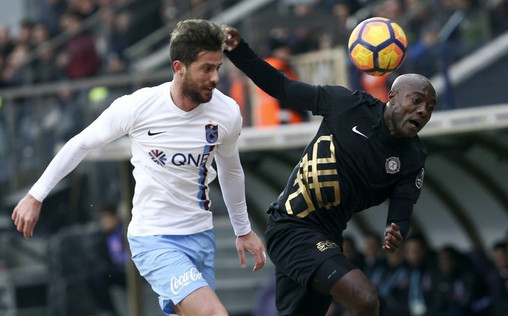 Osmanlıspor-Trabzonspor karşılaşmasından kareler
