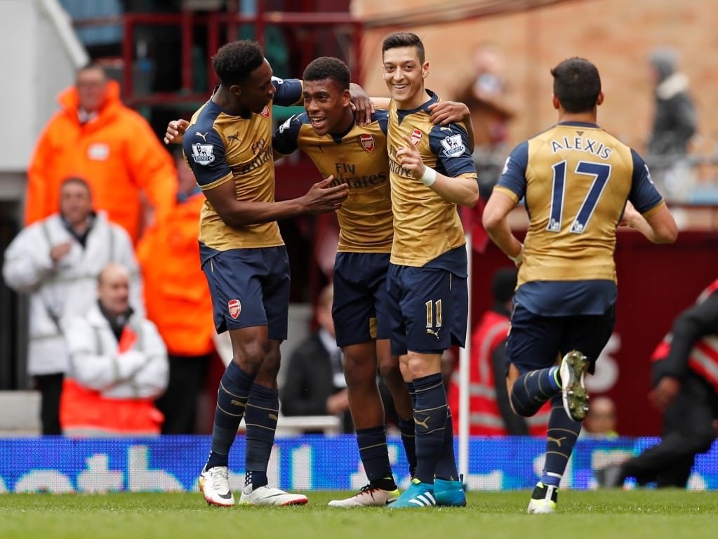 Arsenal’da yılın futbolcusu Mesut Özil