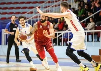 Aslan rakip tanımadı