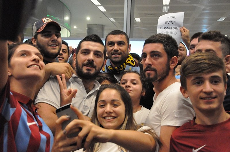 Burak Yılmaz’a İstanbul’da coşkulu karşılama