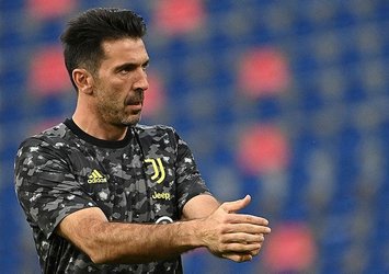 Buffon futbolu bıraktı!