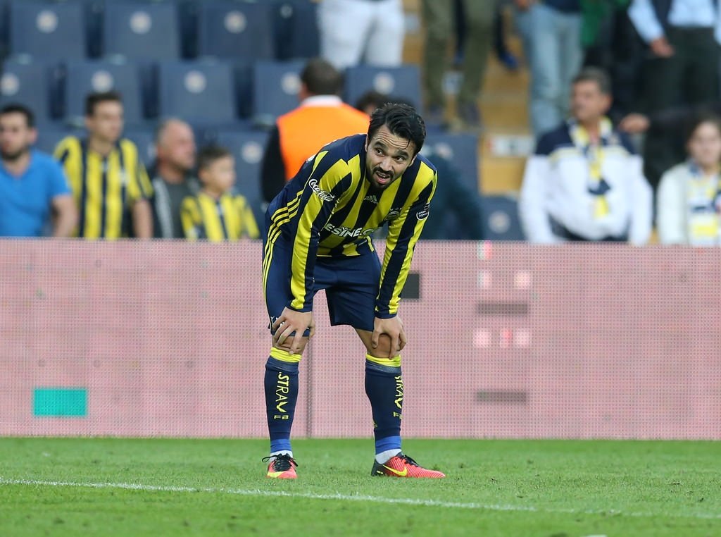 Fenerbahçe’de 3 oyuncu kadro dışı  .