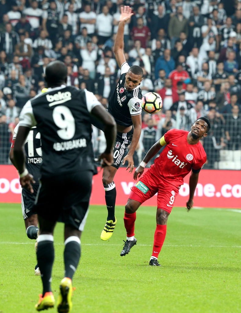Caner Erkin sezonu kapattı