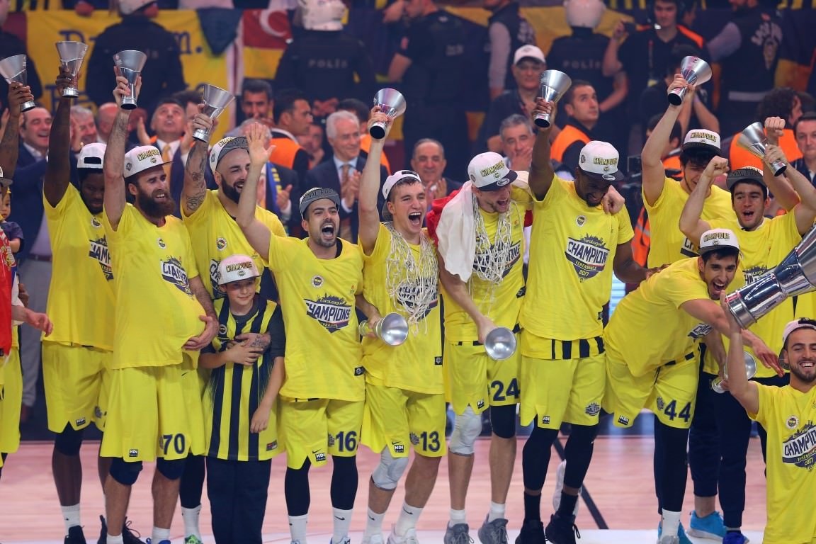 Datome söz verdi, saçlarını kestirdi