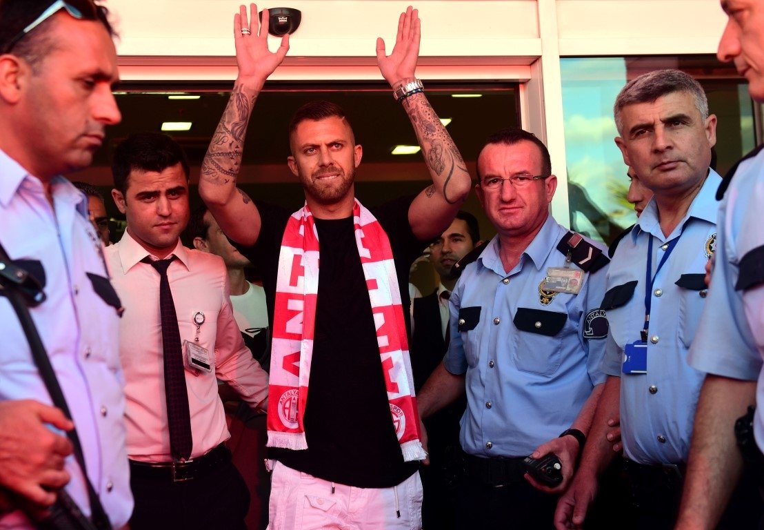 Antalyaspor’da Menez’e coşkulu karşılama