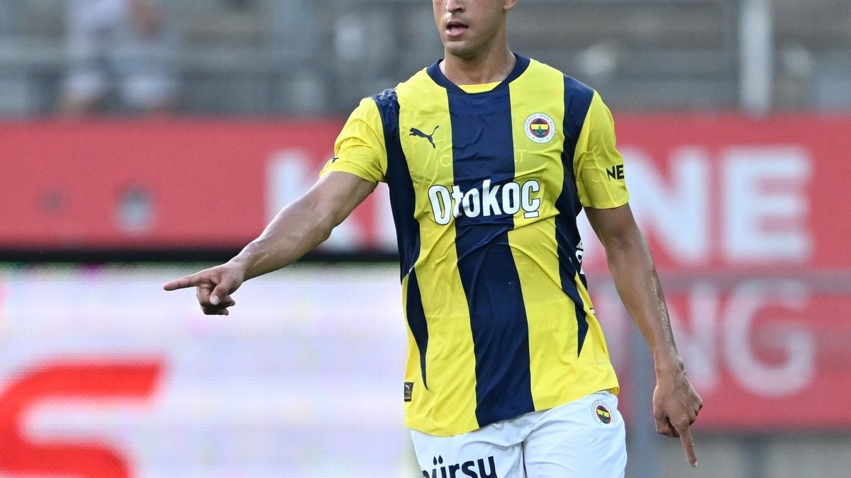 Fenerbahçe'de Bartuğ Elmaz kadroya alınmadı! Antalyaspor maçı öncesi... Fenerbahçe'de Bartuğ Elmaz kadroya alınmadı! Antalyaspor maçı öncesi...