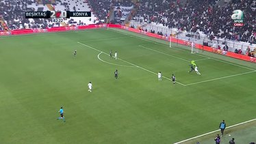 Beşiktaş'ta Necip Uysal topu çizgiden çıkardı!